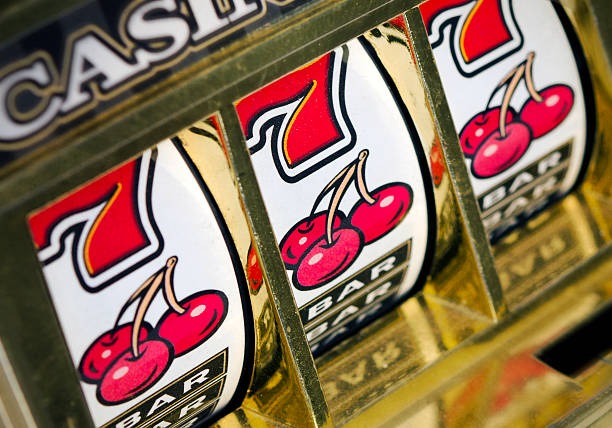 Live Auto Roulette wheel and betting table on inatogel togel platform